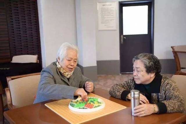 高端养老院椿萱茂：若老年人长期不饮水会出现什么情况？